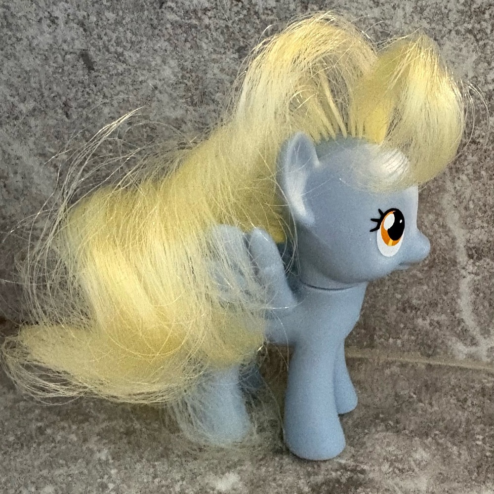 Hasbro My Little Pony G4 Derpy Hooves Muffin Pony (2010) - Picture 6 of 8